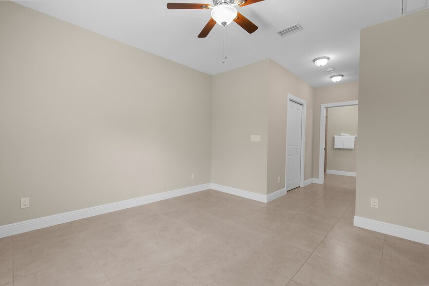Building Photo - 4412 Vanda Dr