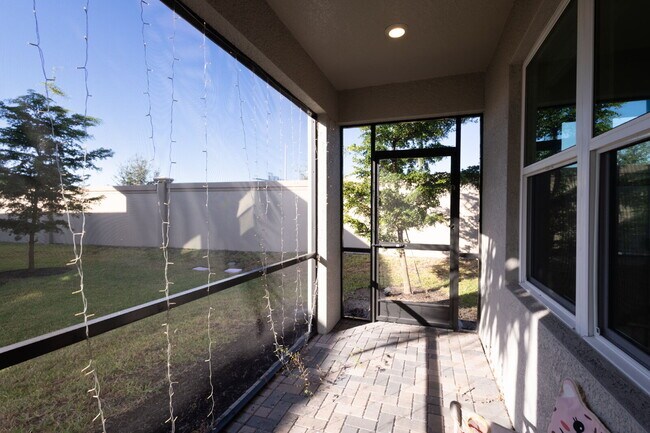 Building Photo - Gorgeous 3-Bed/2.5-Bath Townhome in Treves...