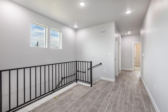 Building Photo - 600 Kimbro #B St