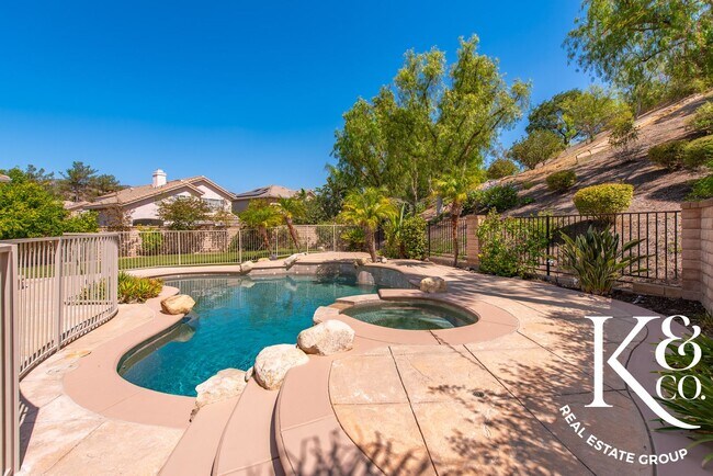 Building Photo - Magnificent 5 Bedroom Home in Desirable Oa...