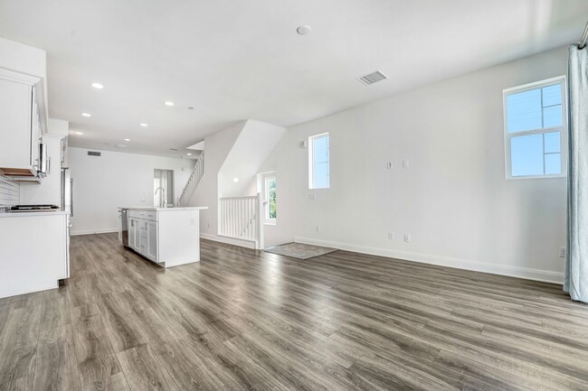 Building Photo - Sophisticated Modern Townhouse in the Hear...