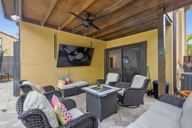 Building Photo - 20424 NE 10th Ct Rd