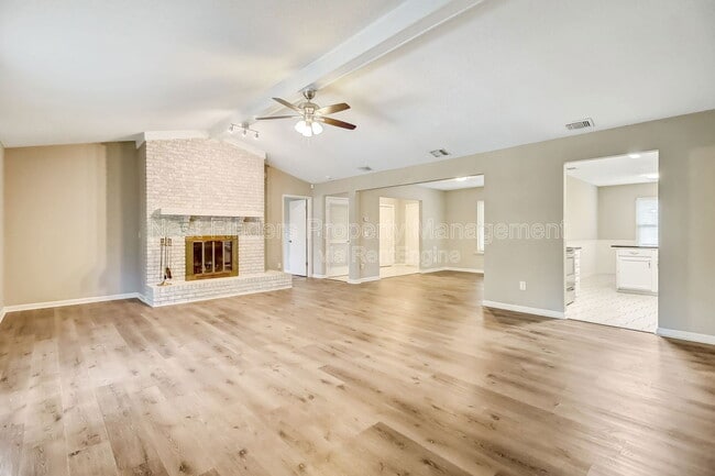Building Photo - 10855 Mandarin Station Dr W