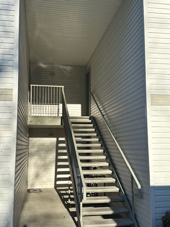 Building Photo - Newly renovated in 2024 2 bedroom 2 bathroom apartment available soon.