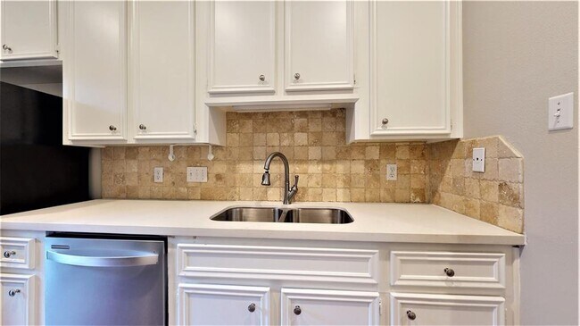 Building Photo - 727 Bunker Hill Rd