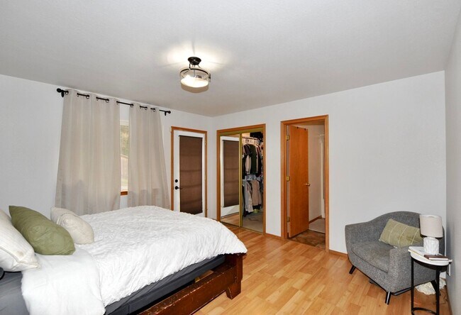 Building Photo - Hayden Rancher with RV parking