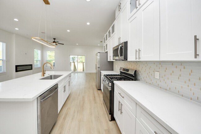 Building Photo - 3508 Omega St