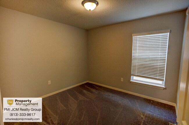 Building Photo - "Discover Your Dream Home: Spacious 4-Bedr...