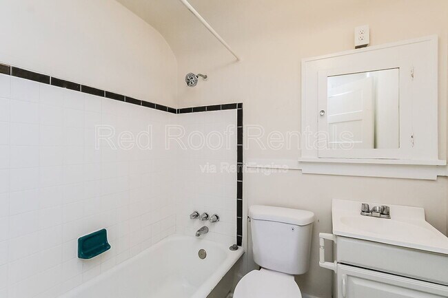 Building Photo - 1319 S 6th Ave