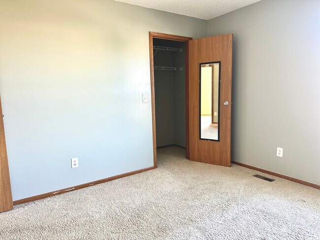 Building Photo - 5727 Kilbury Ln