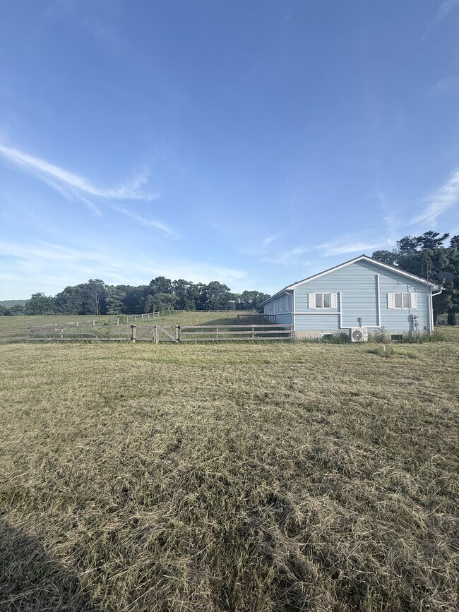 Building Photo - 90 Boyer Rd