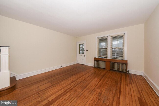 Building Photo - 21 E Abington Ave