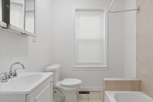 Building Photo - 2054 W Glenwood Ave