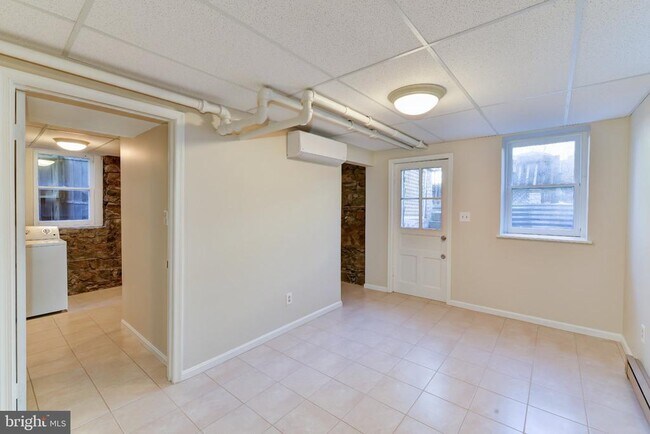 Building Photo - 4215 River Rd NW