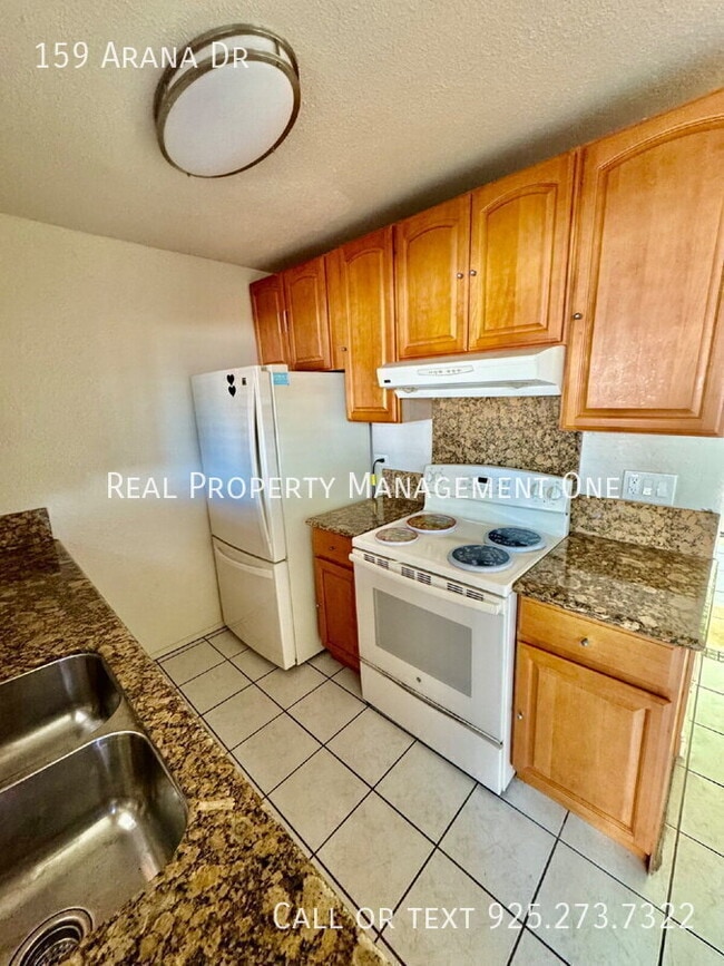 Building Photo - 159 Arana Dr