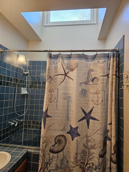 Building Photo - 707 N Lima St