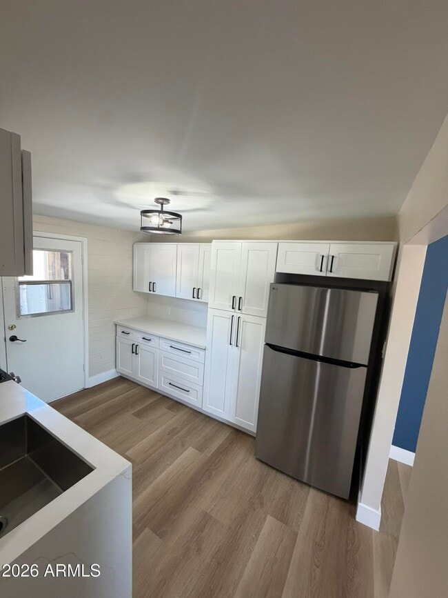Building Photo - 909 S Kenwood Cir