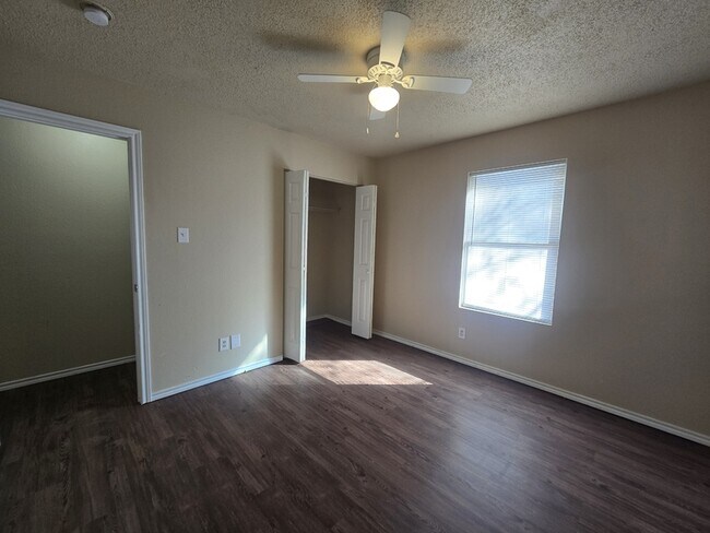 Building Photo - 10226 Country Hills Blvd