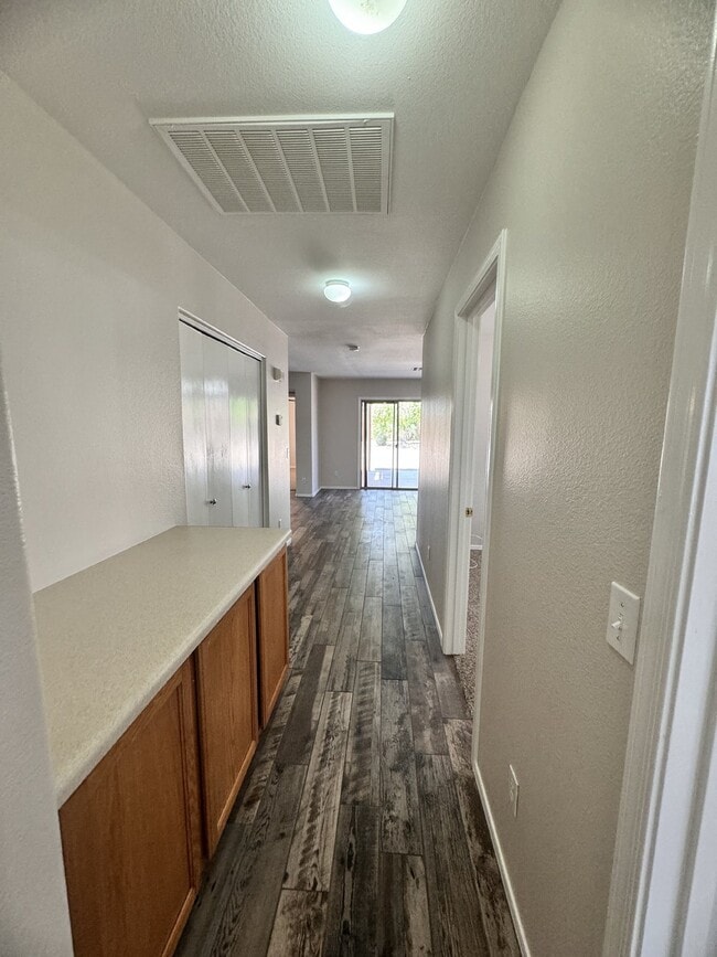 Building Photo - 9138 W Ross Ave