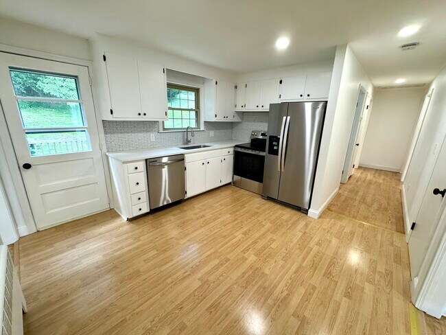Building Photo - 30 Fairview Dr