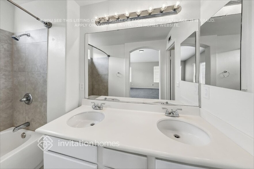 Building Photo - 488 Vista Del Sol