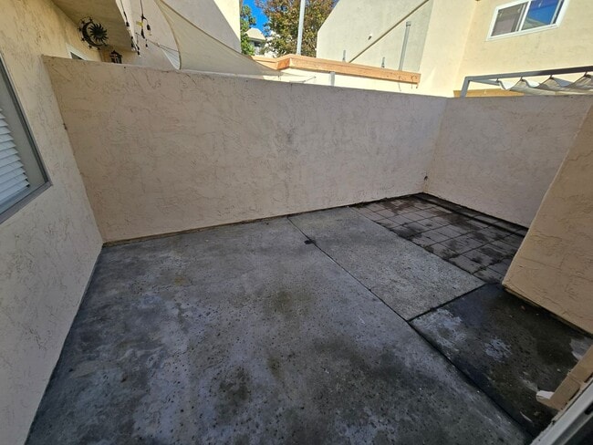 Building Photo - 3 bedroom, 2 bath home in the Balboa Towers Complex