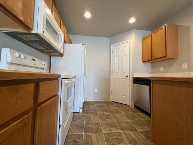 Building Photo - 2890 S Ladera Pl