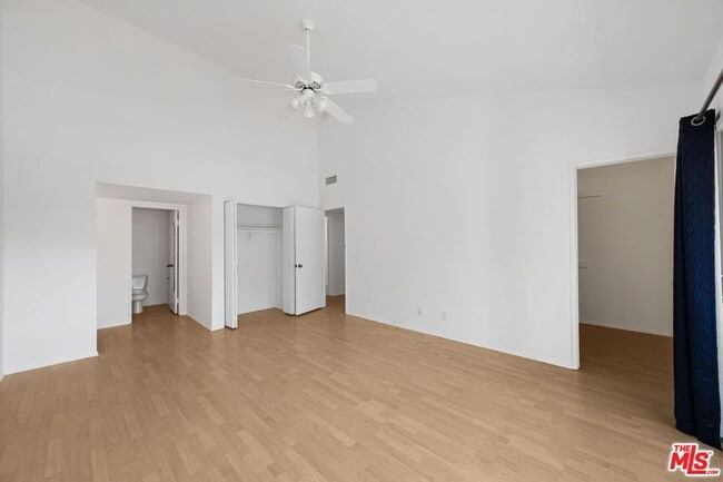 Building Photo - 1646 Palisades Dr