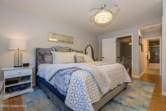 Building Photo - 18 Jaipur Ln