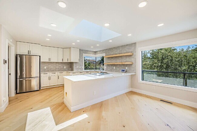 Building Photo - Sophisticated and Elegant home is located in Harbor Ridge at Browns Point. Spacious 4 bedroom, 4 ...