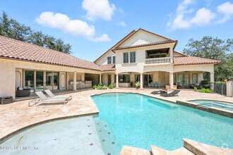 Building Photo - 2061 Crown Dr