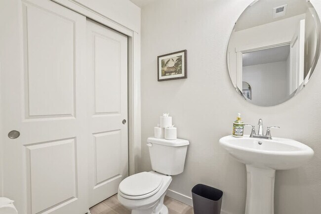 Building Photo - 10390 Crystal Ridge Dr