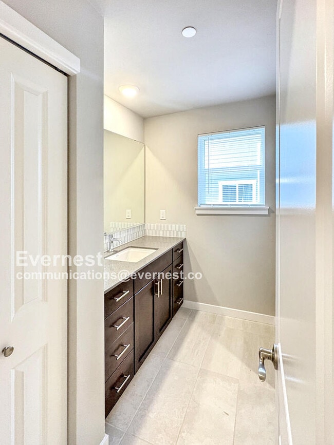 Building Photo - 16009 SE 141st Pl