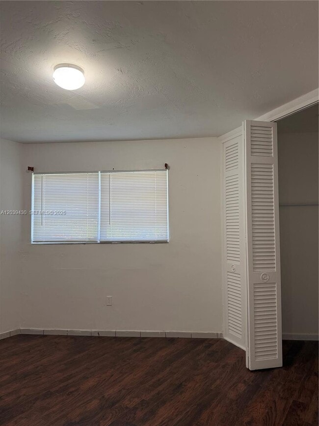 Building Photo - 1667 NE Miami Gardens Dr