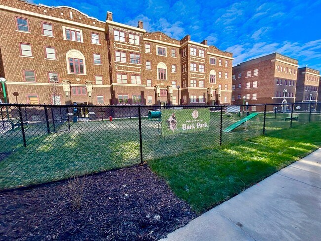 Building Photo - Spacious Downtown 3 bedroom with updates. ...