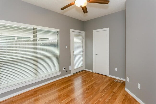 Building Photo - 4030 Center St