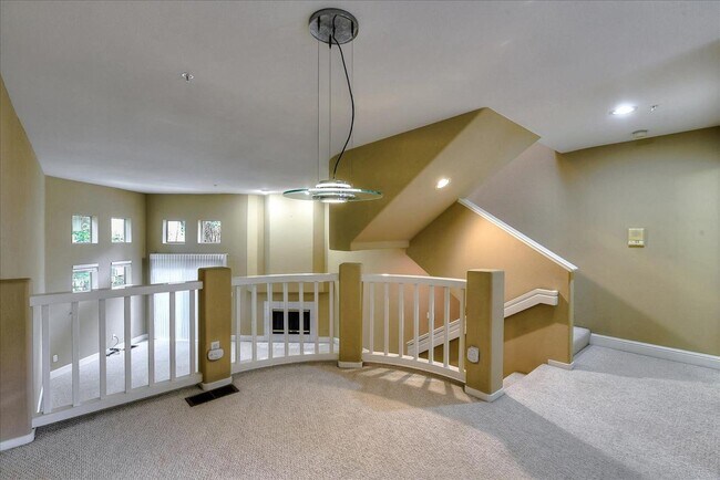 Building Photo - 990 Alpine Terrace