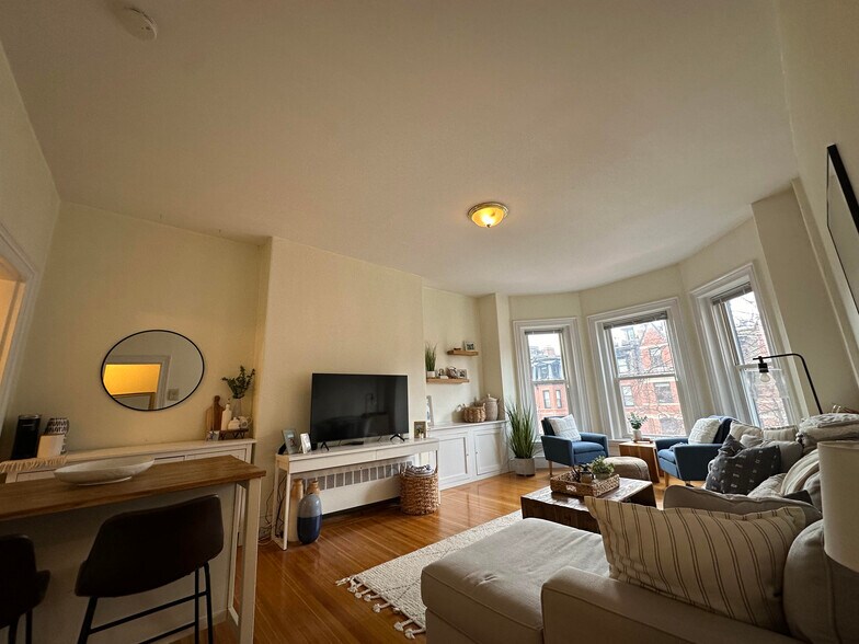 Building Photo - 300 Marlborough St