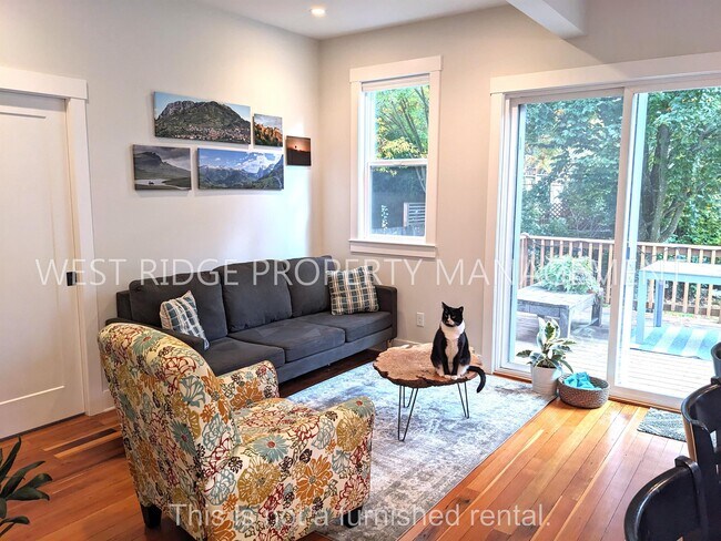 Building Photo - 34 NE Ivy St