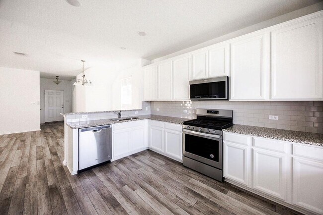 Building Photo - 448 English Oak St