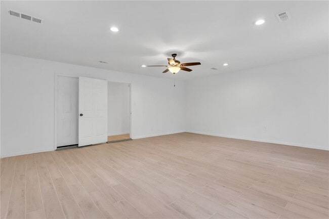 Building Photo - 2875 Webb Rd
