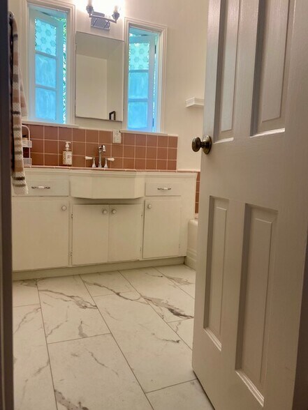 Building Photo - 4828 Grand Ave