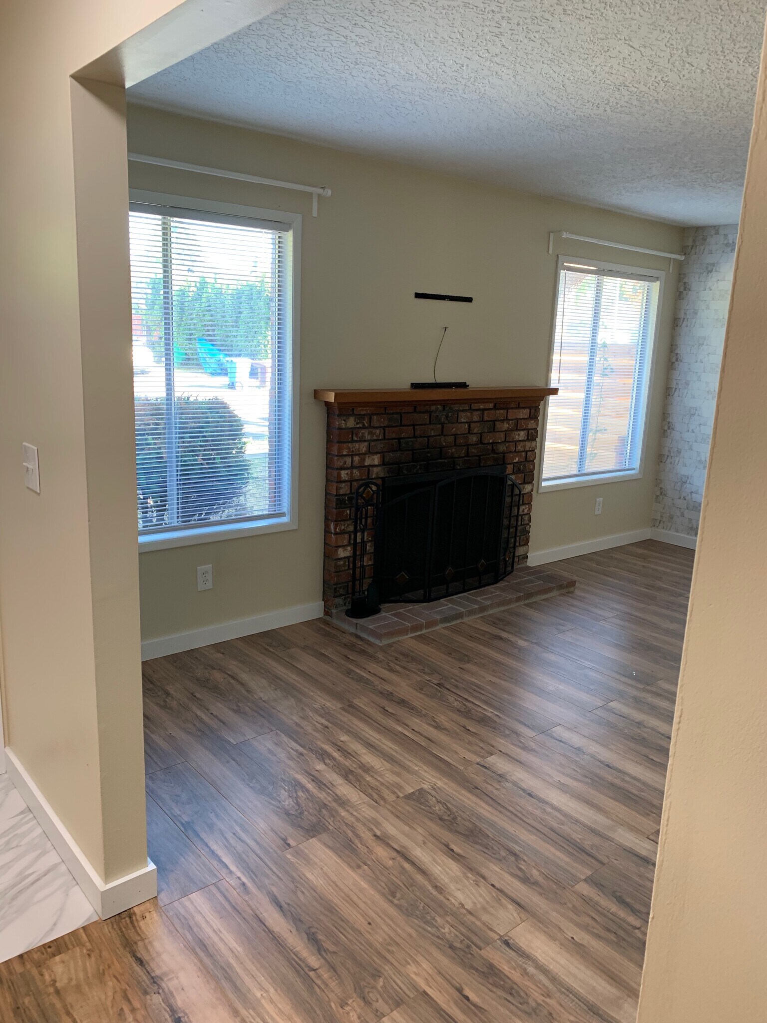 Building Photo - 4325 NE 130th Pl