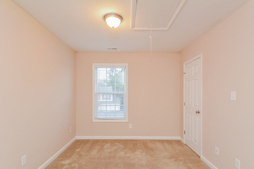 Building Photo - 4910 Little Bud Ln