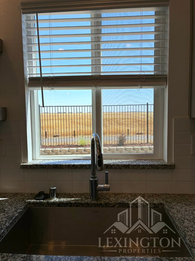 Building Photo - Beautiful Modern, 3BD/2.5BA Home in Rancho...