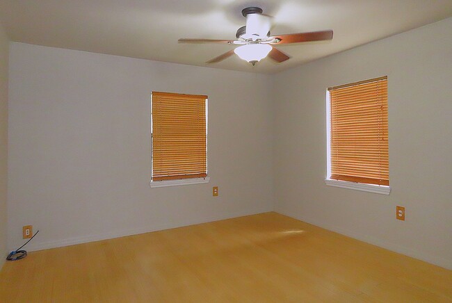 Building Photo - Country Living-City Close! 3 Bedroom, 2 Ba...