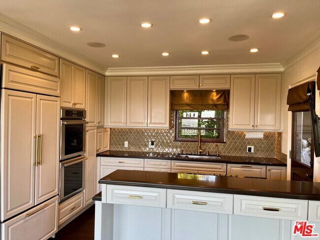 Building Photo - 6910 Los Tilos Rd