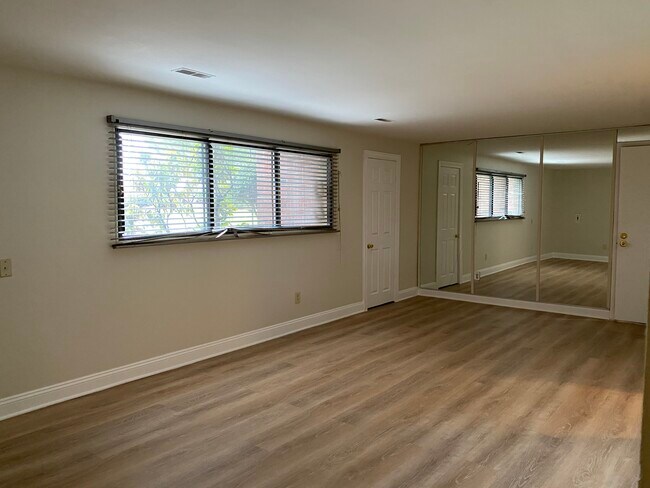 Living Room - 220 Oak St