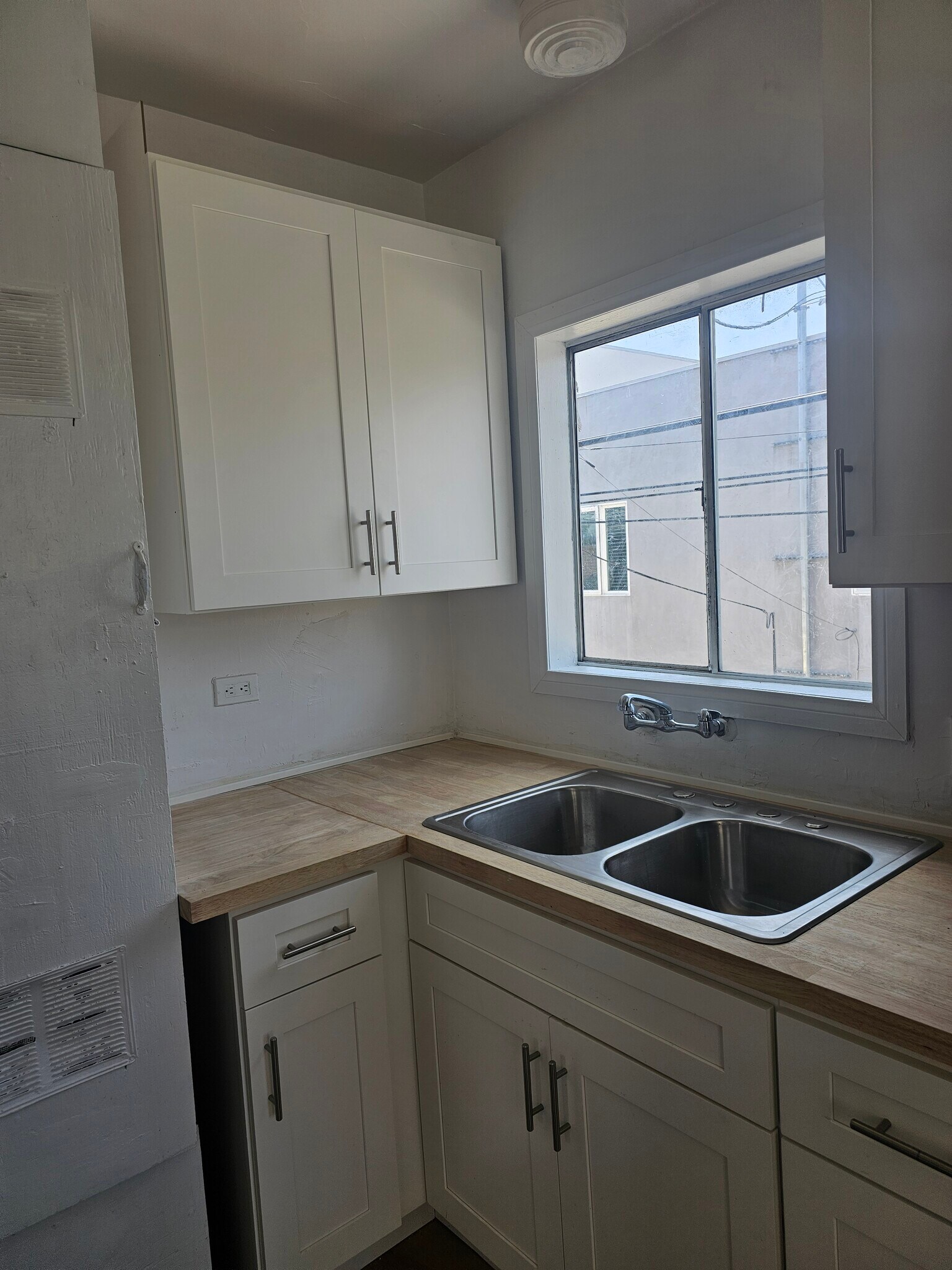 Kitchen - 2305 Hauser Blvd