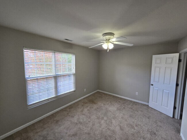 Building Photo - 5030 Reservoir Rd